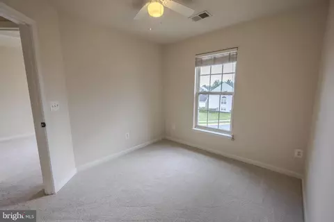 Bedroom - 15090 Danehurst Cir, Gainesville, VA 20155 photo 5 of 8