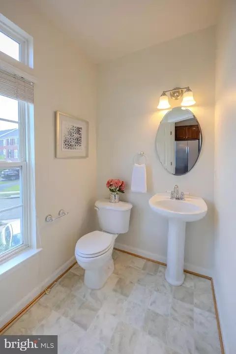 Bath - 15090 Danehurst Cir, Gainesville, VA 20155 photo 1 of 7