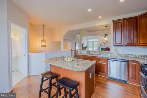 Kitchen - 15090 Danehurst Cir, Gainesville, VA 20155 photo 3 of 3
