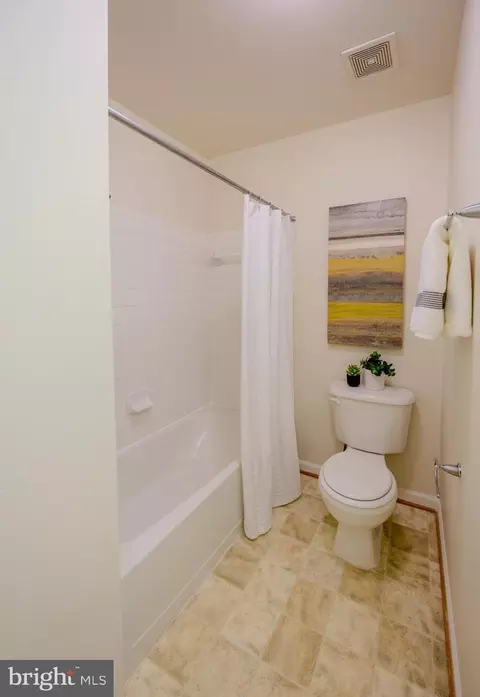 Bath - 15090 Danehurst Cir, Gainesville, VA 20155 photo 7 of 7