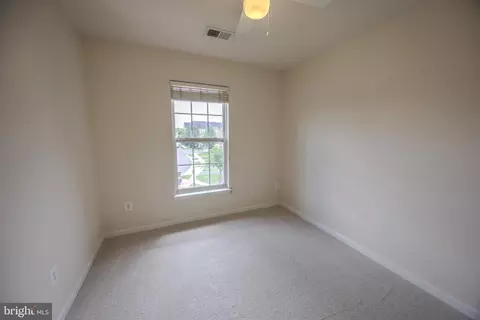 Bedroom - 15090 Danehurst Cir, Gainesville, VA 20155 photo 4 of 8