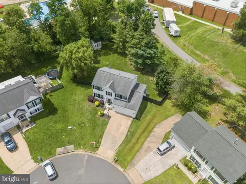View/Area - 16270 Gayle Ct, Triangle, VA 22172 photo 2 of 5