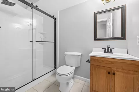 Bath - 16270 Gayle Ct, Triangle, VA 22172 photo 2 of 2