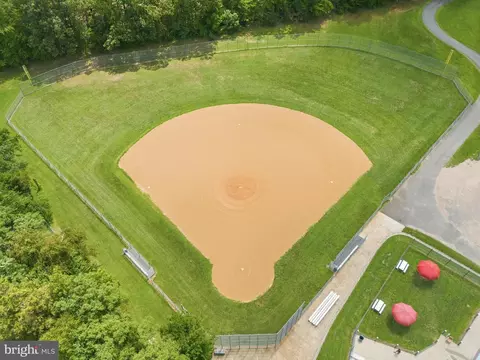View/Area - 16270 Gayle Ct, Triangle, VA 22172 photo 4 of 5