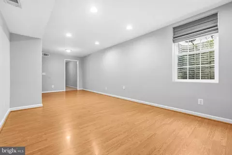 Living - 16270 Gayle Ct, Triangle, VA 22172 photo 7 of 7