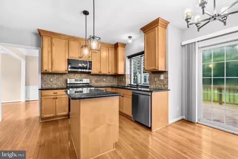 Kitchen - 16270 Gayle Ct, Triangle, VA 22172 photo 1 of 2