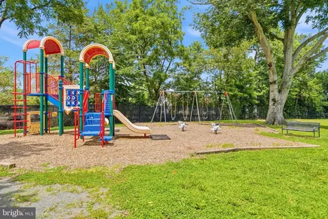 View/Area - 16270 Gayle Ct, Triangle, VA 22172 photo 3 of 5