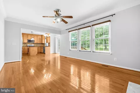 Living - 16270 Gayle Ct, Triangle, VA 22172 photo 5 of 7
