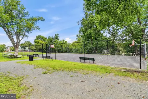 Exterior - 16270 Gayle Ct, Triangle, VA 22172 photo 6 of 7