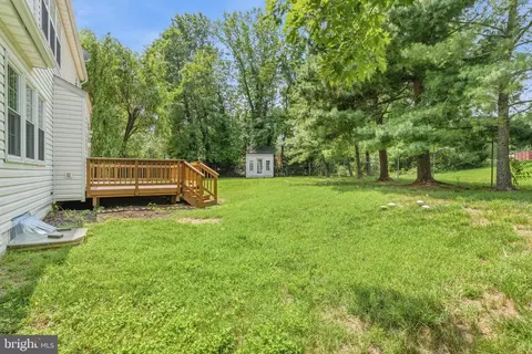 Exterior - 16270 Gayle Ct, Triangle, VA 22172 photo 3 of 7