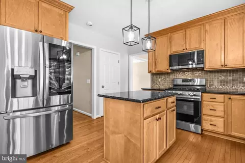 Kitchen - 16270 Gayle Ct, Triangle, VA 22172 photo 2 of 2