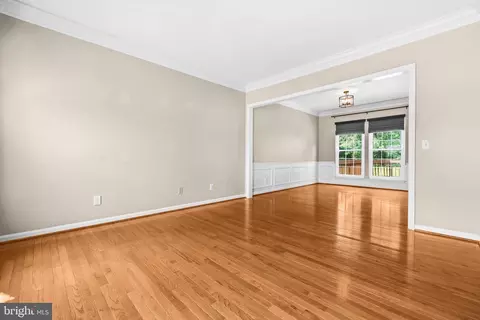 Living - 16270 Gayle Ct, Triangle, VA 22172 photo 1 of 7