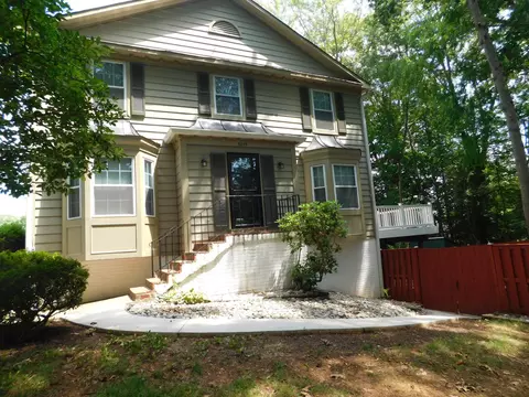 5079 Lambsgate Ln, Woodbridge, VA 22193