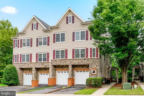 16821 Nuttal Oak Pl #4, Woodbridge, VA 22191