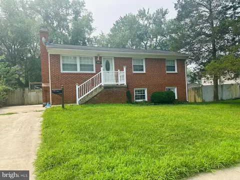4523 Kendall Dr, Woodbridge, VA 22193