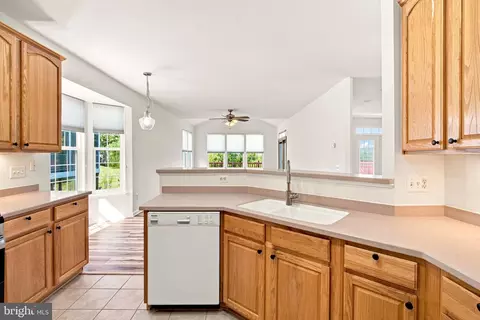 Kitchen - 16469 Sparkling Brook Loop, Dumfries, VA 22025 photo 2 of 4