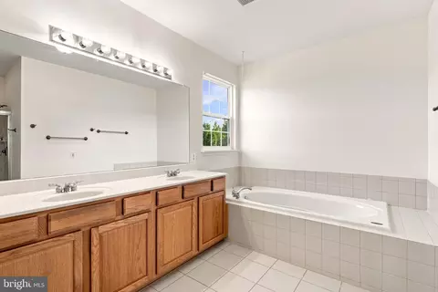 Bath - 16469 Sparkling Brook Loop, Dumfries, VA 22025 photo 3 of 4