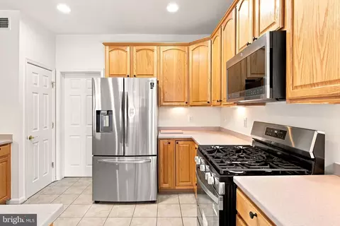 Kitchen - 16469 Sparkling Brook Loop, Dumfries, VA 22025 photo 1 of 4