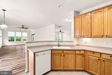 Kitchen - 16469 Sparkling Brook Loop, Dumfries, VA 22025 photo 4 of 4