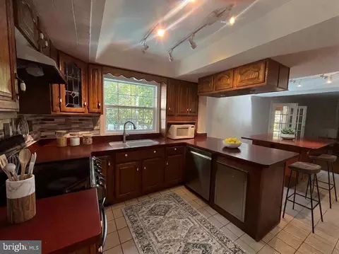 Kitchen - 3203 Riverview Dr, Triangle, VA 22172 photo 2 of 2
