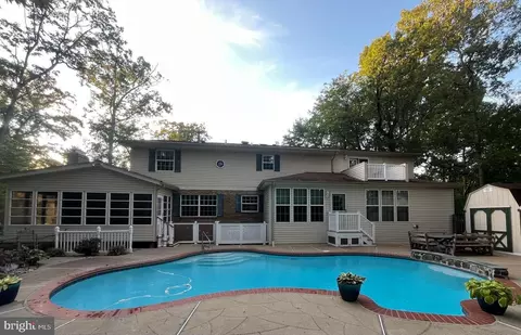 Exterior - 3203 Riverview Dr, Triangle, VA 22172 photo 3 of 7