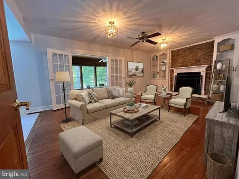 Living - 3203 Riverview Dr, Triangle, VA 22172 photo 1 of 3