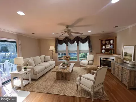 Living - 3203 Riverview Dr, Triangle, VA 22172 photo 3 of 3