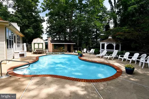 Exterior - 3203 Riverview Dr, Triangle, VA 22172 photo 5 of 7