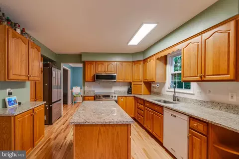 Kitchen - 13402 Carrageen Dr, Manassas, VA 20112 photo 3 of 5