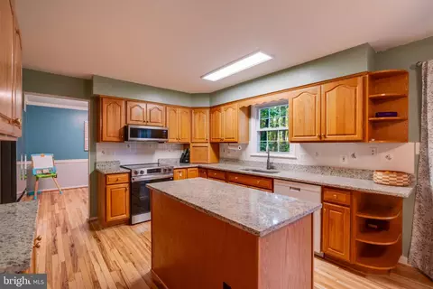 Kitchen - 13402 Carrageen Dr, Manassas, VA 20112 photo 4 of 5