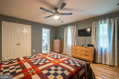 Bedroom - 13402 Carrageen Dr, Manassas, VA 20112 photo 6 of 12