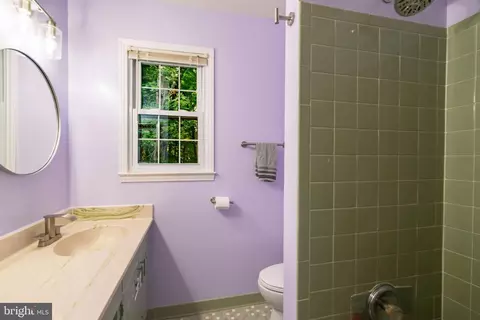 Bath - 13402 Carrageen Dr, Manassas, VA 20112 photo 2 of 6