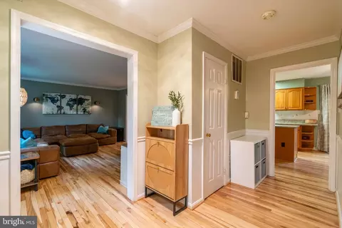 Entry Way - 13402 Carrageen Dr, Manassas, VA 20112 photo 8 of 10
