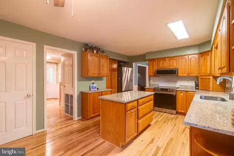 Entry Way - 13402 Carrageen Dr, Manassas, VA 20112 photo 2 of 10