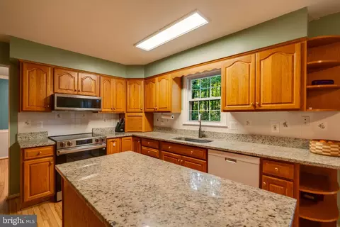 Kitchen - 13402 Carrageen Dr, Manassas, VA 20112 photo 2 of 5