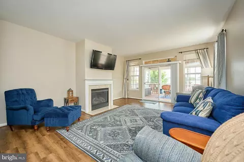 Living - 3941 Solstice Ln, Dumfries, VA 22025 photo 2 of 3