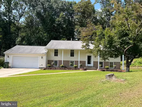 12304 Cedarwood Ct, Woodbridge, VA 22192