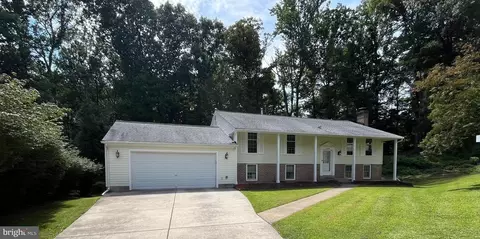12304 Cedarwood Ct, Woodbridge, VA 22192