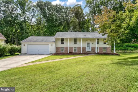 12304 Cedarwood Ct, Woodbridge, VA 22192