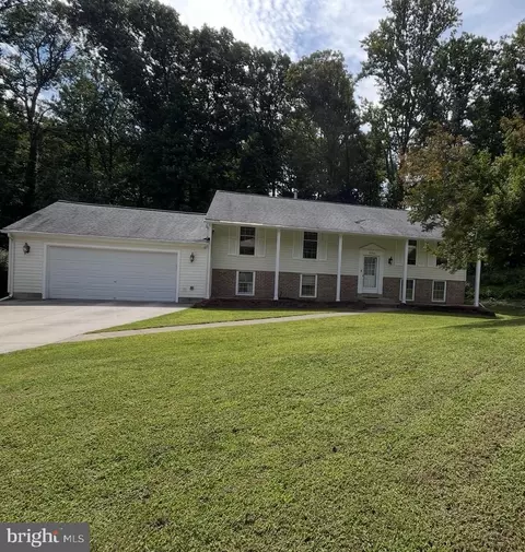 12304 Cedarwood Ct, Woodbridge, VA 22192