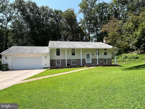 12304 Cedarwood Ct, Woodbridge, VA 22192