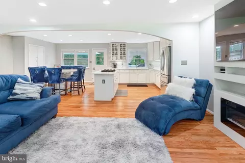 12304 Cedarwood Ct, Woodbridge, VA 22192