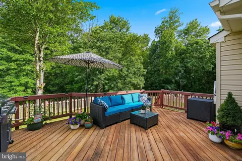 Exterior - 8159 Tenbrook Dr, Gainesville, VA 20155 photo 2 of 9