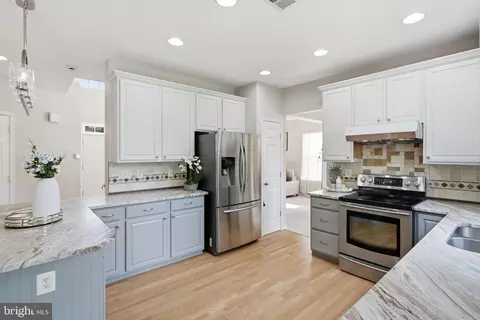 Kitchen - 8159 Tenbrook Dr, Gainesville, VA 20155 photo 2 of 7