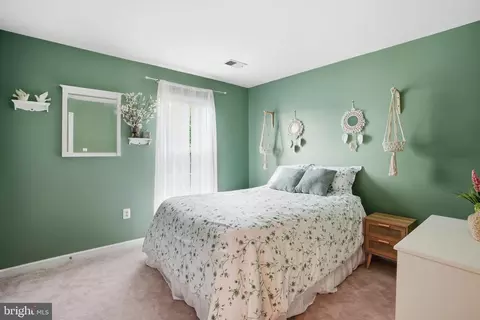 Bedroom - 8159 Tenbrook Dr, Gainesville, VA 20155 photo 5 of 8