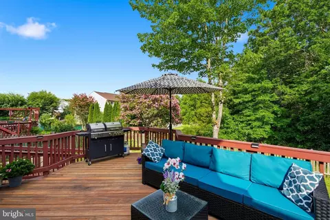 Exterior - 8159 Tenbrook Dr, Gainesville, VA 20155 photo 3 of 9