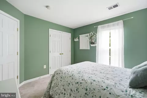 Bedroom - 8159 Tenbrook Dr, Gainesville, VA 20155 photo 6 of 8