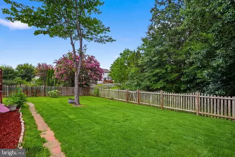 Exterior - 8159 Tenbrook Dr, Gainesville, VA 20155 photo 4 of 9