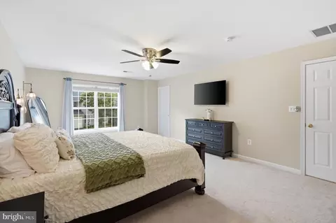 Bedroom - 8159 Tenbrook Dr, Gainesville, VA 20155 photo 2 of 8