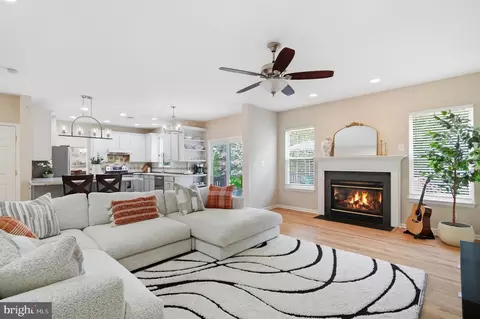 Living - 8159 Tenbrook Dr, Gainesville, VA 20155 photo 4 of 4